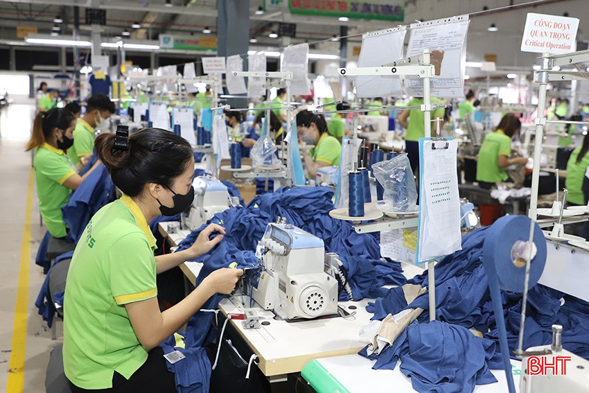 Explore the sewing factory of 2,000 workers in Nghi Xuan